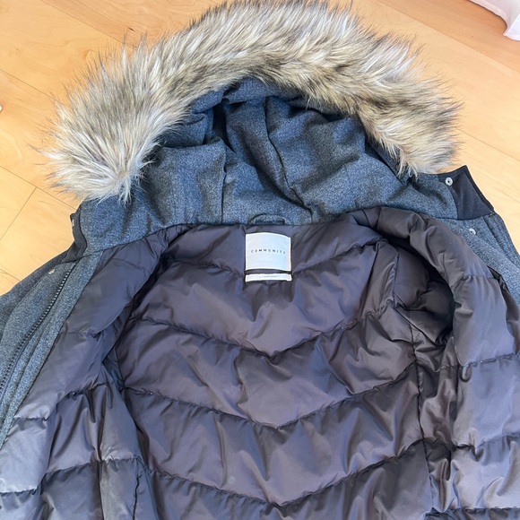 Aritzia Community Parka with removable faux fur hood - Picture 4 of 12